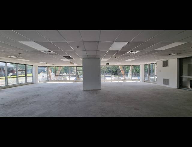 645M² OFFICE TO LET IN MAGALIESSIG